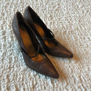 Reaction by Kenneth Cole pointed toe Mary Jane heels